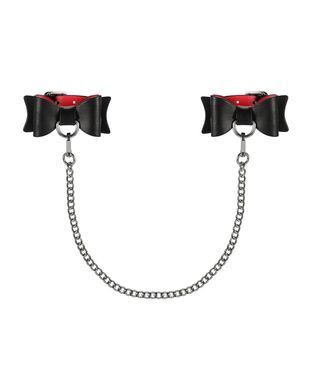 Шкіряні наручники-банти з довгим ланцюгом Obsessive A745 cuffs, чорно-червоні, довгий ланцюг SO7190 фото
