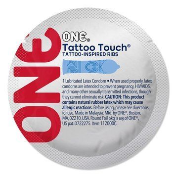 Презерватив ONE Tattoo Touch Blue, 1 шт, голубой, с рельефом в виде татуировки SX0755 фото